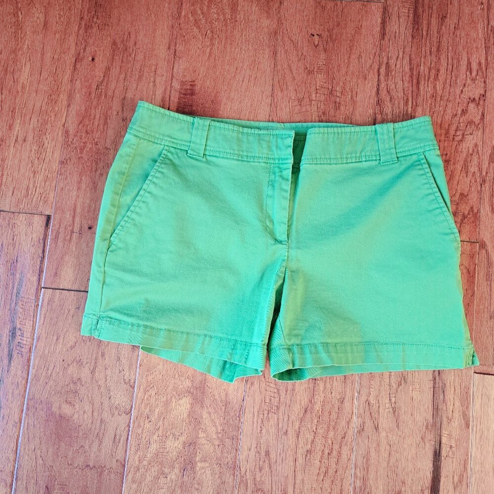 New York & Company Women's Green Shorts Size 2  w/ 3.5" inseam, Low Rise